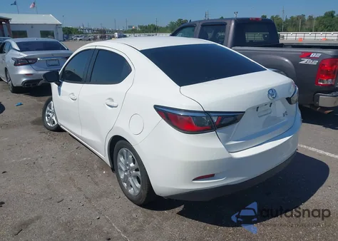 2017 Toyota Yaris Ia z USA, uszkodzony, nr VIN 3MYDLBYV2HY171792
